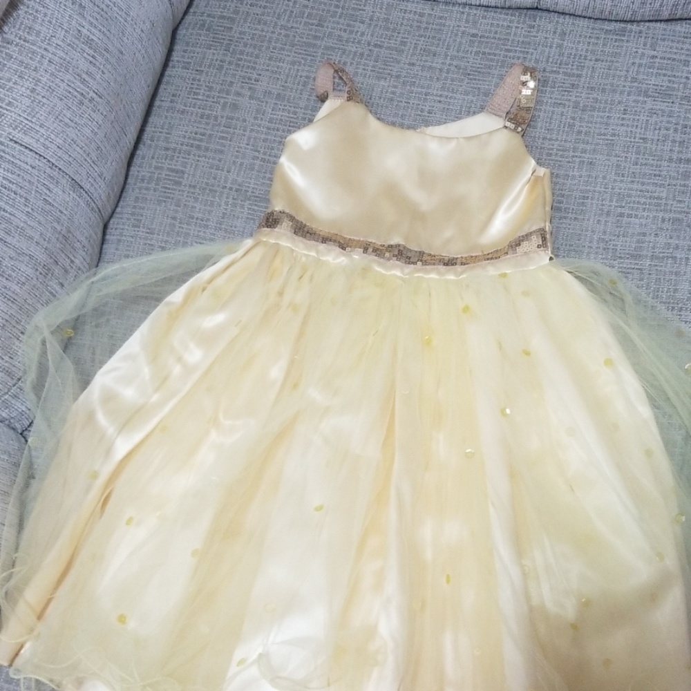 Girls dress